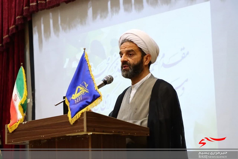 پرستاران همچون فرشتگان الهی مراقب جان انسانها هستند پرستاران همچون فرشتگان الهی مراقب جان انسانها هستند