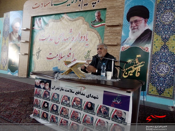 یادواره شهدا چراغ هدایت نسل جنگ ندیده است یادواره شهدا چراغ هدایت نسل جنگ ندیده است