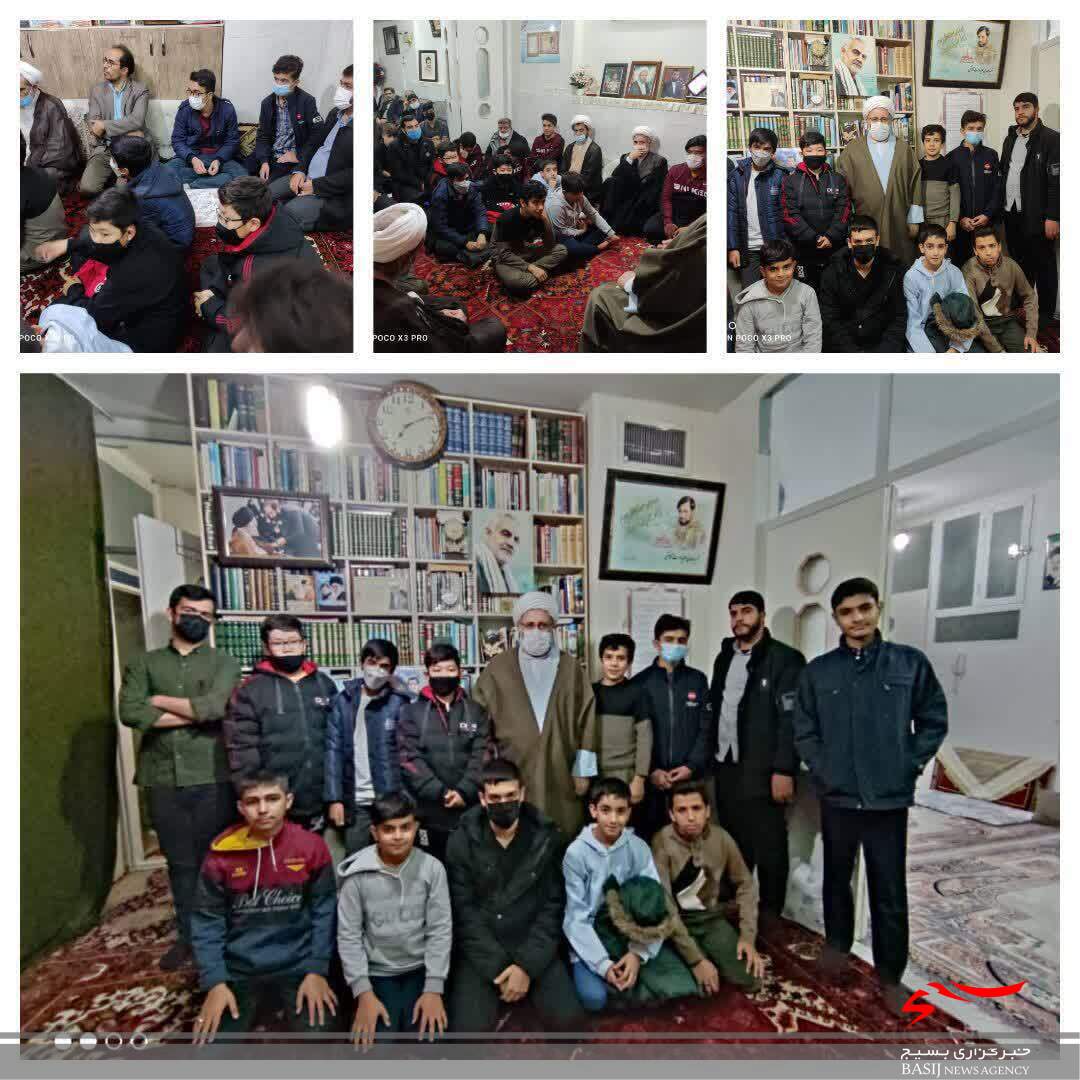 دیدار با خانواده شهید مدافع حرم مهدی علیدوست توسط بسیجیان دیدار با خانواده شهید مدافع حرم مهدی علیدوست توسط بسیجیان