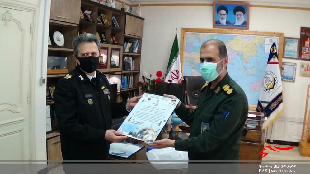 اهدای لوح سپاس فرمانده سپاه کربلا به فرمانده دانشگاه نیروی دریایی امام نوشهر + تصاویر