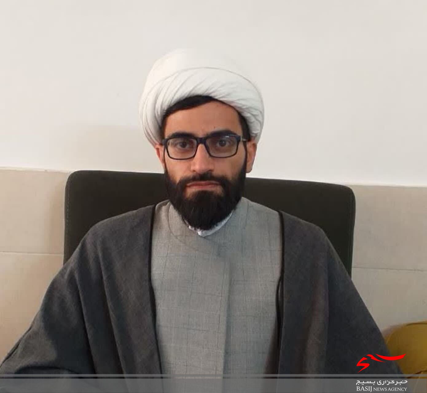 ۱۲ فروردین، روزی است که ملت بزرگ ایران، معجزهی قرن را رسمیت بخشید ۱۲ فروردین، روزی است که ملت بزرگ ایران، معجزهی قرن را رسمیت بخشید