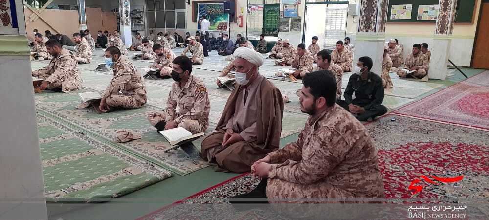 برگزاری&nbsp;محفل انس با قرآن درحسینیه ثارالله تیپ ۴۸ فتح