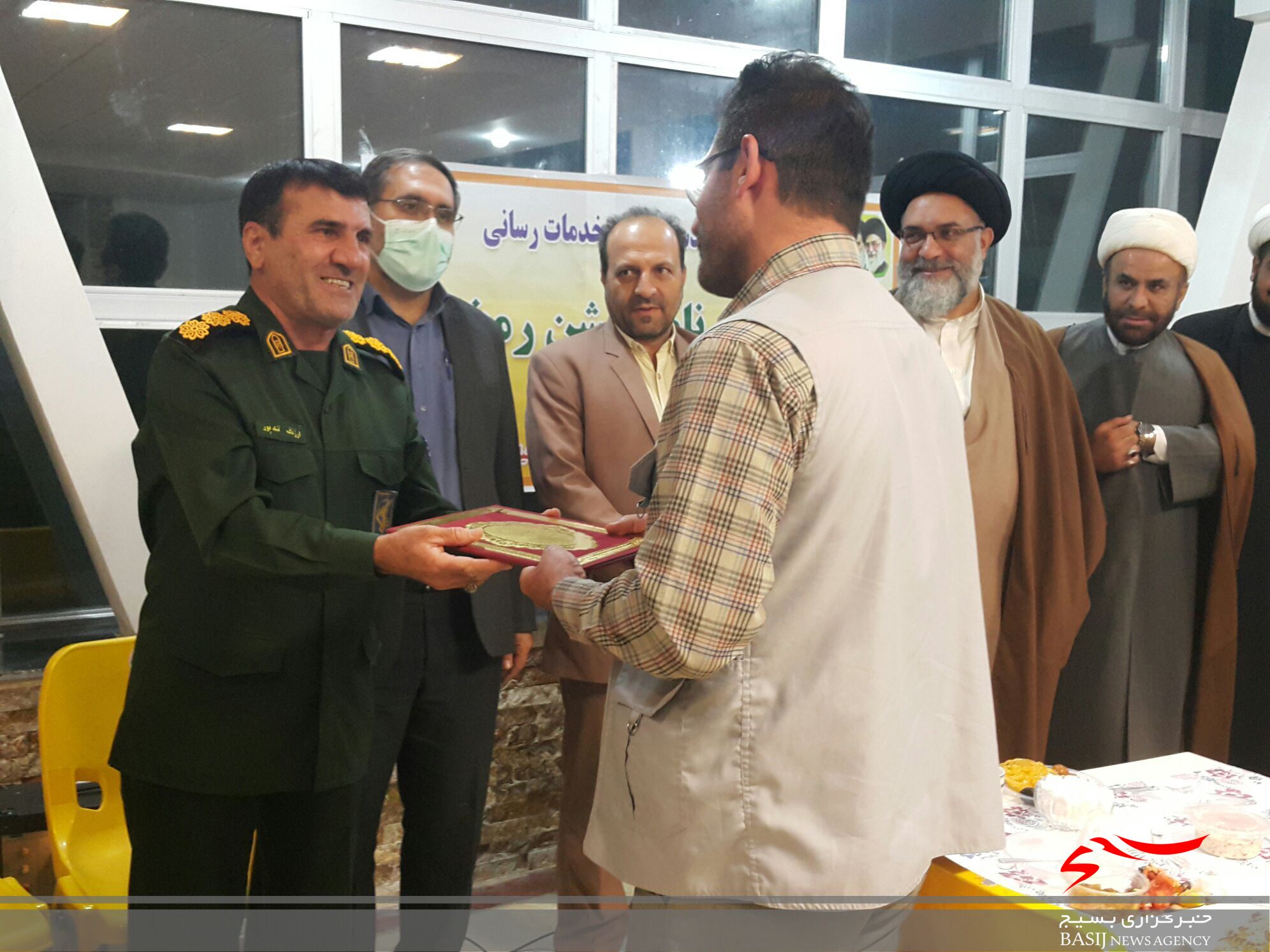 فعالان برتر میز خدمت جهادی سازمان بسیج ادارات و کارمندان کهگیلویه و بویراحمد تجلیل شدند فعالان برتر میز خدمت جهادی سازمان بسیج ادارات و کارمندان کهگیلویه و بویراحمد تجلیل شدند
