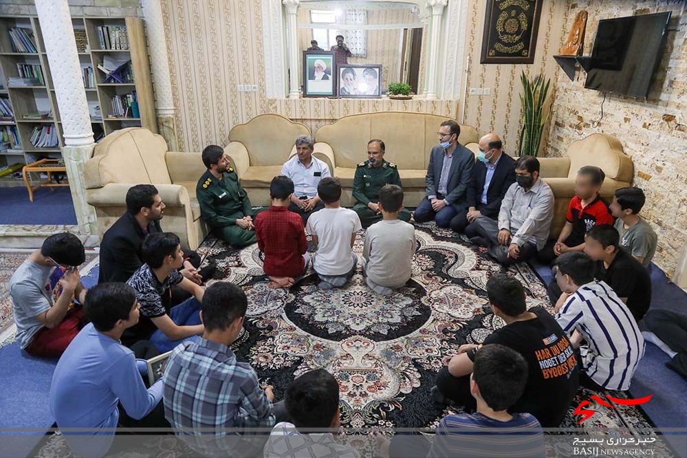 فرمانده سپاه قم افطار را همسفره فرزندان خیریه حضرت قاسم(ع) شد فرمانده سپاه قم افطار را همسفره فرزندان خیریه حضرت قاسم(ع) شد