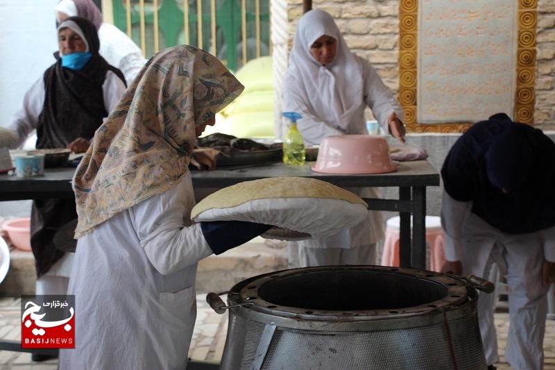 موکب گردان بانوان نانوا مستقر در گلزار شهداء کرمان پذیرای زائران حاج قاسم+تصویر موکب گردان بانوان نانوا مستقر در گلزار شهداء کرمان پذیرای زائران حاج قاسم+تصویر