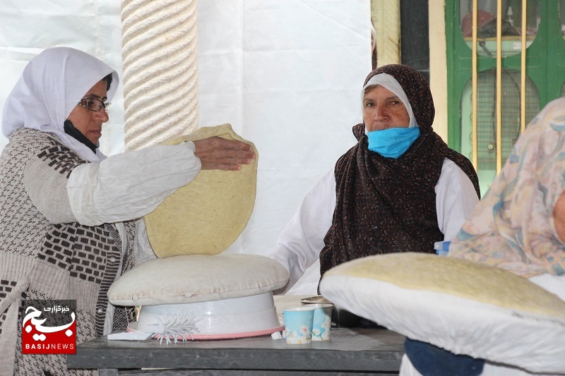 موکب گردان بانوان نانوا مستقر در گلزار شهداء کرمان پذیرای زائران حاج قاسم+تصویر موکب گردان بانوان نانوا مستقر در گلزار شهداء کرمان پذیرای زائران حاج قاسم+تصویر