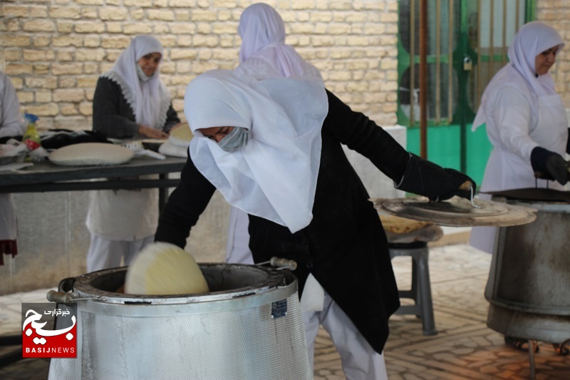 موکب گردان بانوان نانوا مستقر در گلزار شهداء کرمان پذیرای زائران حاج قاسم+تصویر موکب گردان بانوان نانوا مستقر در گلزار شهداء کرمان پذیرای زائران حاج قاسم+تصویر