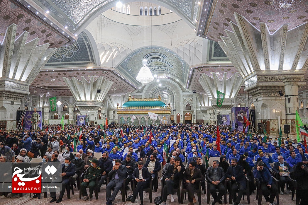 اجتماع «مردان میدان تولید»در حرم امام خمینی(ره) اجتماع «مردان میدان تولید»در حرم امام خمینی(ره)