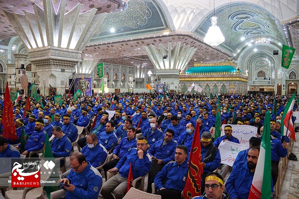 اجتماع «مردان میدان تولید»در حرم امام خمینی(ره) اجتماع «مردان میدان تولید»در حرم امام خمینی(ره)