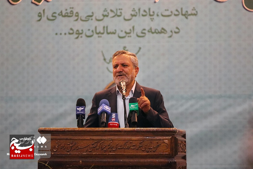 اجتماع «مردان میدان تولید»در حرم امام خمینی(ره) اجتماع «مردان میدان تولید»در حرم امام خمینی(ره)