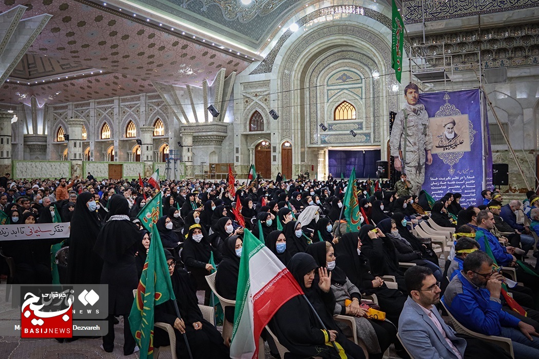 اجتماع «مردان میدان تولید»در حرم امام خمینی(ره) اجتماع «مردان میدان تولید»در حرم امام خمینی(ره)