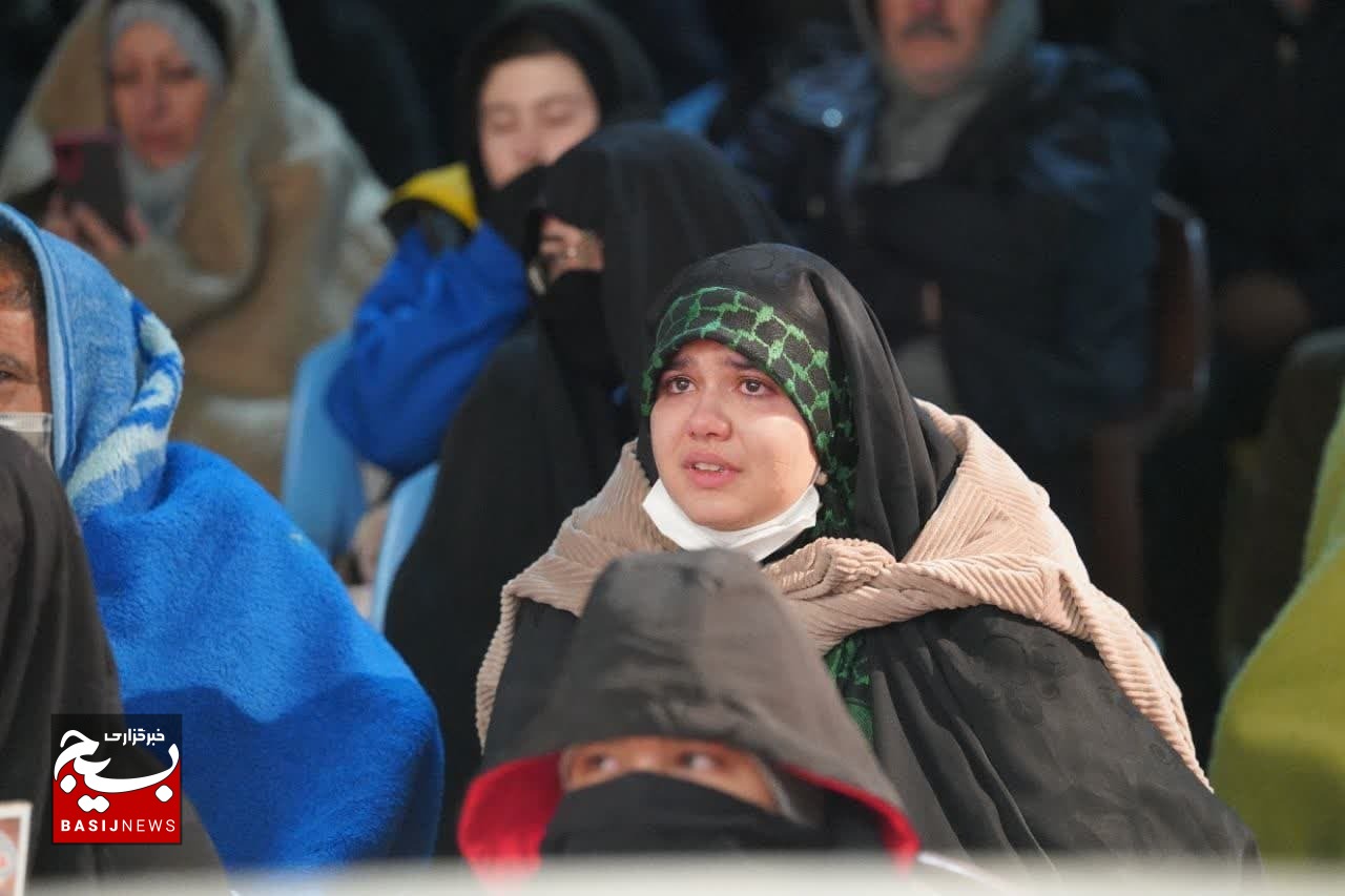حضور عاشقان حاج قاسم و خانواده شهید در شب شهادت این بزرگ مرد تاریخ حضور عاشقان حاج قاسم و خانواده شهید در شب شهادت این بزرگ مرد تاریخ