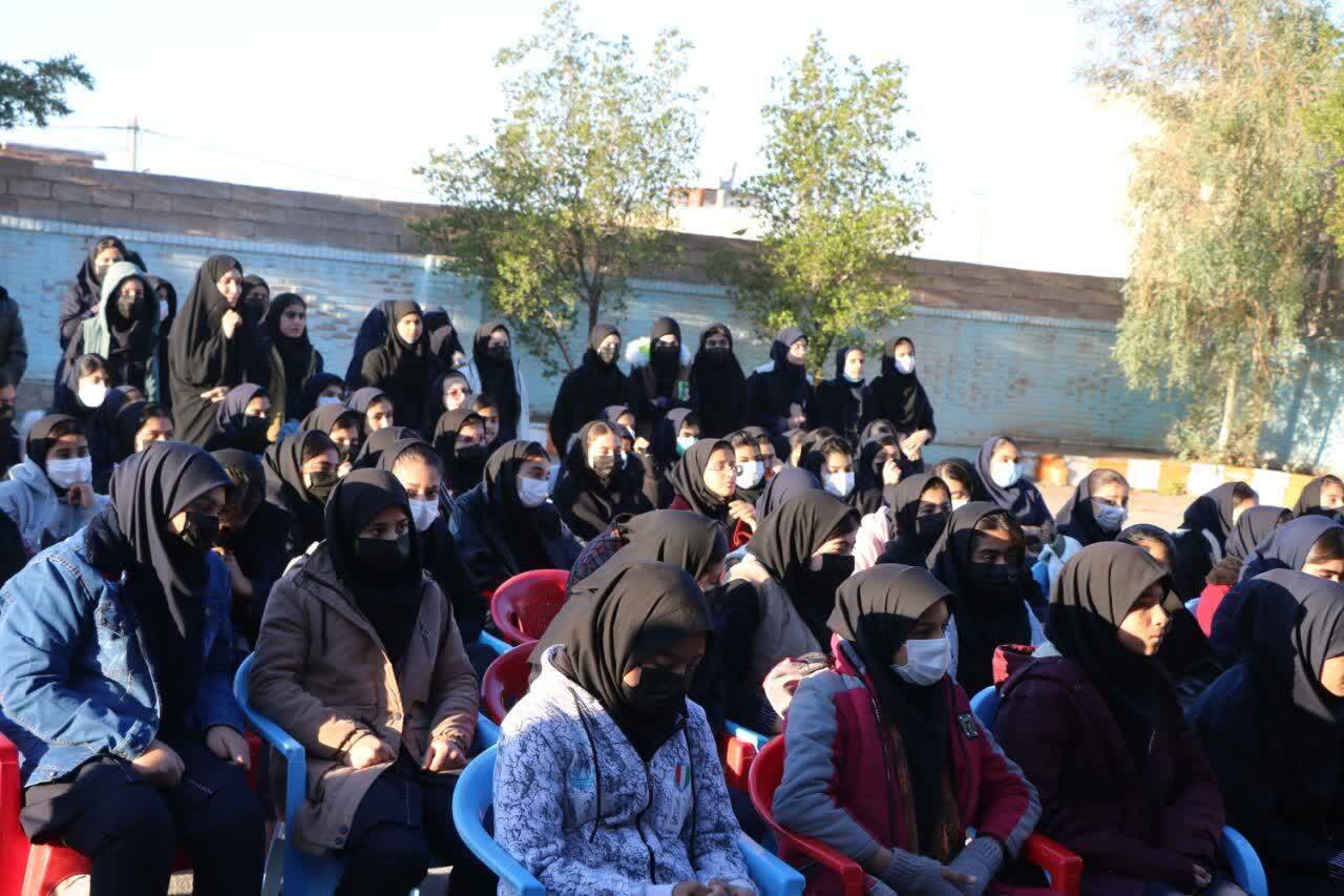 نواخته شدن زنگ مقاومت و بصیرت به یاد سردار شهید قاسم سلیمانی در دبیرستان بنت الهدی دهلران نواخته شدن زنگ مقاومت و بصیرت به یاد سردار شهید قاسم سلیمانی در دبیرستان بنت الهدی دهلران