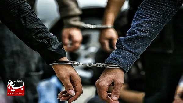 دستگیری 4 سارق سیم برق با 15 فقره سرقت در بوشهر دستگیری 4 سارق سیم برق با 15 فقره سرقت در بوشهر