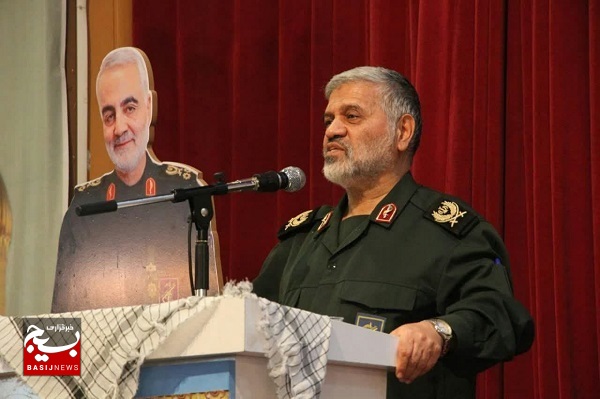 شهید سلیمانی در جبهههای حق علیه باطل پیروز میدان بود شهید سلیمانی در جبهههای حق علیه باطل پیروز میدان بود