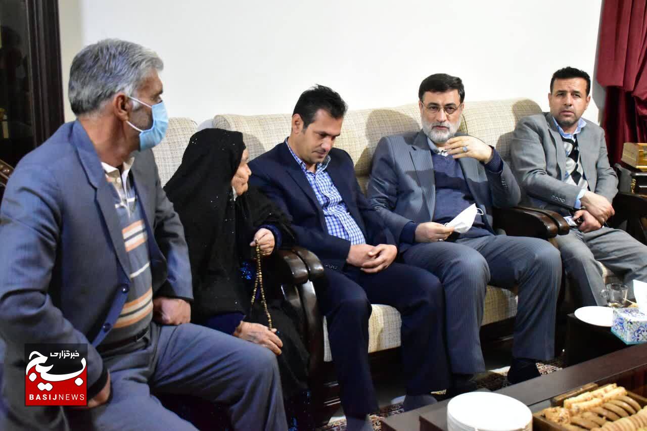 دیدار معاون رئیس جمهور با خانواده های معزز شهدا و ایثاگران در کهگیلویه وبویراحمد دیدار معاون رئیس جمهور با خانواده های معزز شهدا و ایثاگران در کهگیلویه وبویراحمد