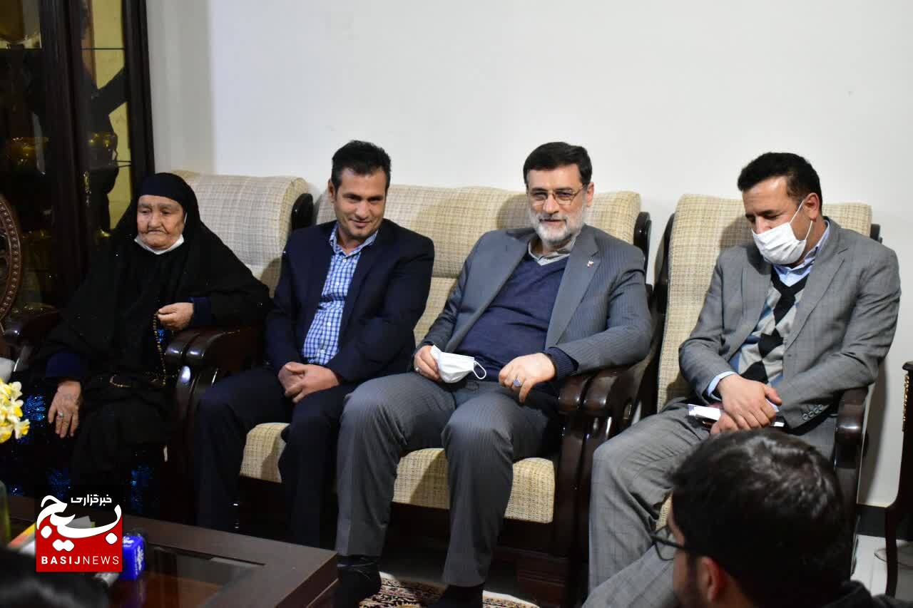 دیدار معاون رئیس جمهور با خانواده های معزز شهدا و ایثاگران در کهگیلویه وبویراحمد دیدار معاون رئیس جمهور با خانواده های معزز شهدا و ایثاگران در کهگیلویه وبویراحمد