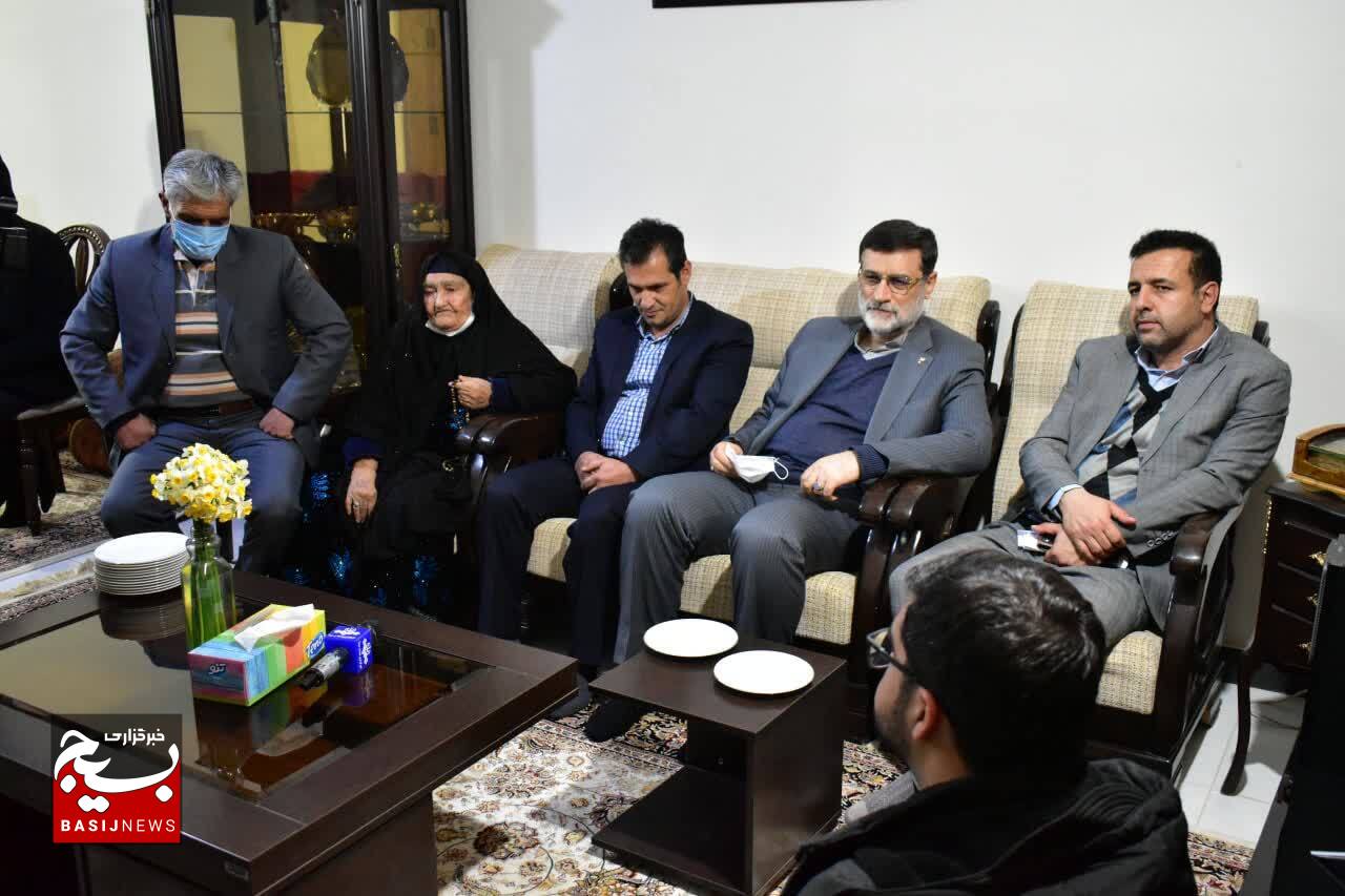 دیدار معاون رئیس جمهور با خانواده های معزز شهدا و ایثاگران در کهگیلویه وبویراحمد دیدار معاون رئیس جمهور با خانواده های معزز شهدا و ایثاگران در کهگیلویه وبویراحمد