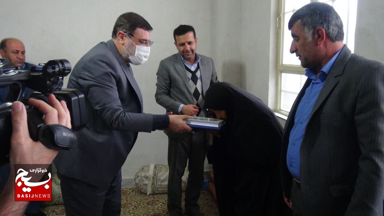 دیدار معاون رئیس جمهور با خانواده های معزز شهدا و ایثاگران در کهگیلویه وبویراحمد دیدار معاون رئیس جمهور با خانواده های معزز شهدا و ایثاگران در کهگیلویه وبویراحمد