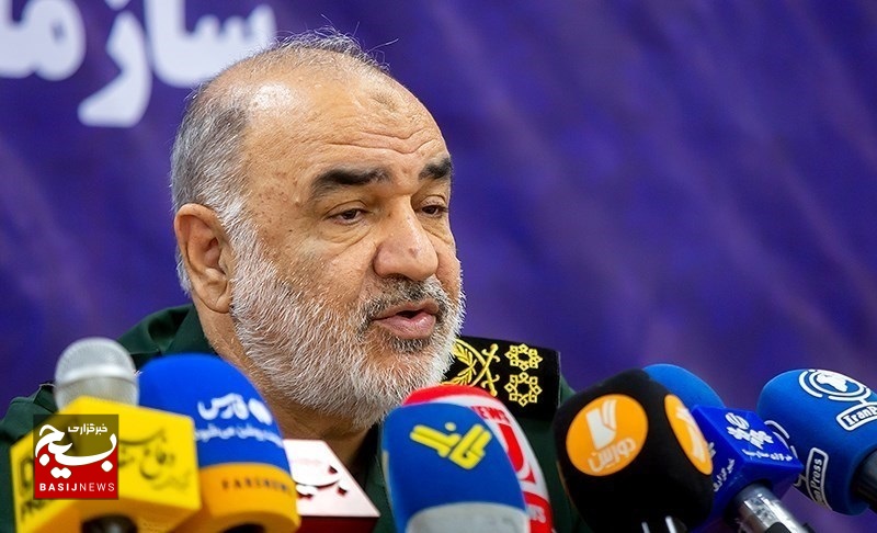 تمام مشکلات با روحیه جهادی بسیج حل شدهاند/لباس خدمتگزاری به مردم را از تن در نخواهیم آورد تمام مشکلات با روحیه جهادی بسیج حل شدهاند/لباس خدمتگزاری به مردم را از تن در نخواهیم آورد