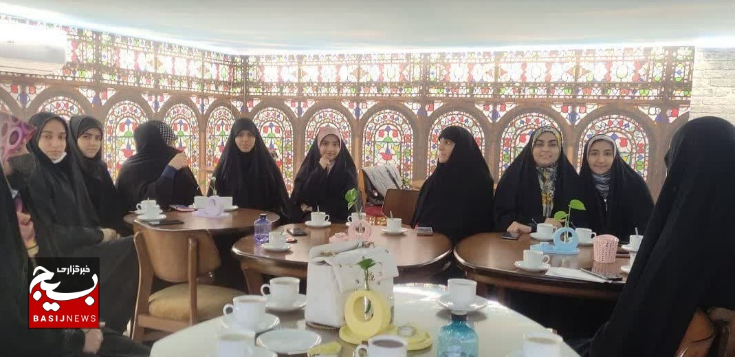 اولین دورهمی دانشجویان بسیجی در کافه دخترانه تشکیل شد اولین دورهمی دانشجویان بسیجی در کافه دخترانه تشکیل شد