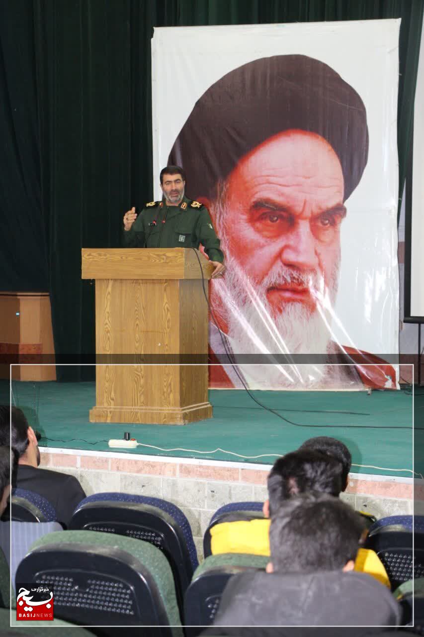 آخرین حربه دشمن در جنگ نوترکیب مواجهه با انقلاب اسلامی با شکست روبه رو شد