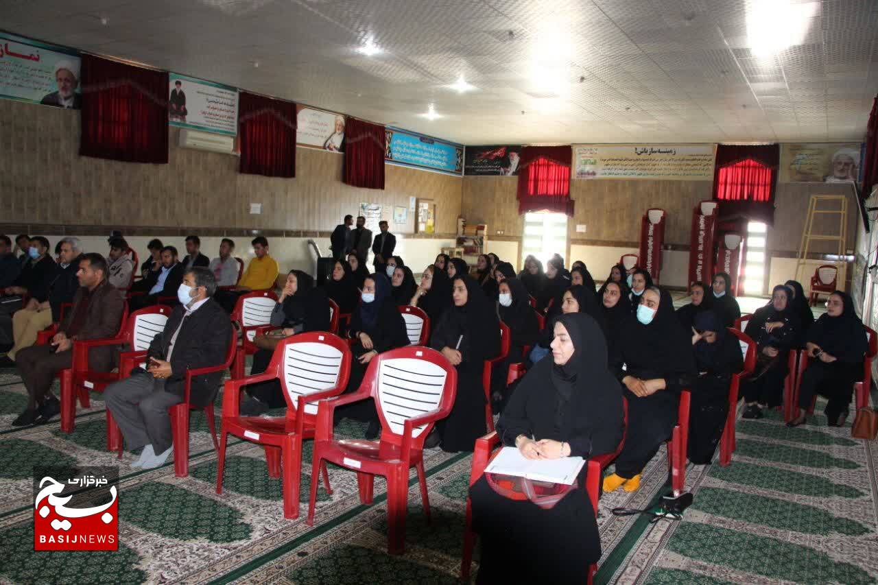 بسیج جامعه کشاورزی سپاه فتح همگام با کشاورز/  از برگزاری دوره های آموزشی تا جهش تولید با تغییر تفکر کشاورزان
