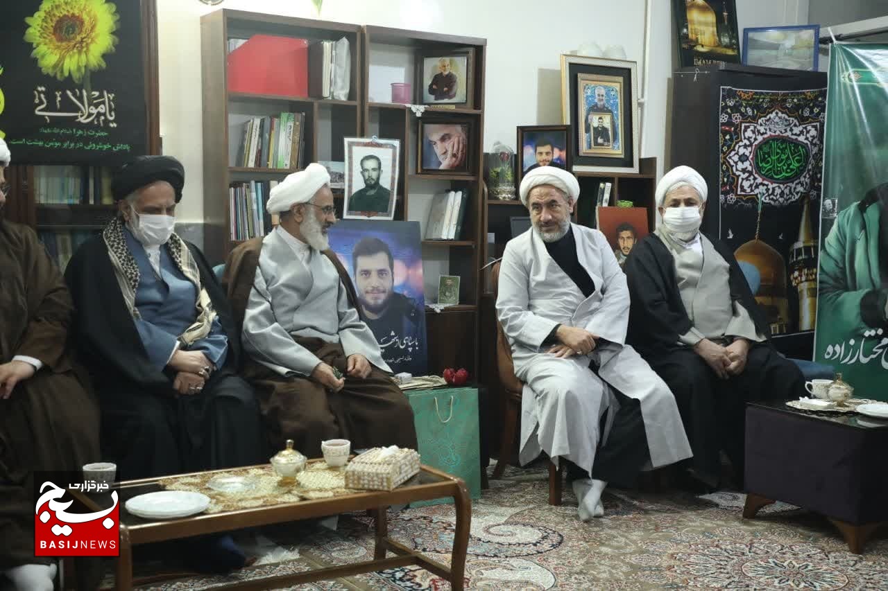 انگشتر متبرک رهبری به خانواده شهید مختارزاده اهداء شد