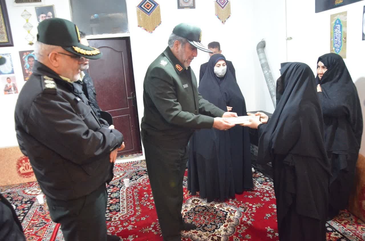 خون شهدای مدافع امنیت، حافظ اعتبار و قدرت نظام است خون شهدای مدافع امنیت، حافظ اعتبار و قدرت نظام است