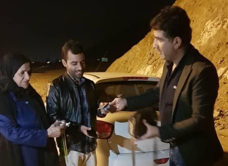 اقدام شایسته مامور کنترل نا محسوس پلیس راه/ رساندن کیف پول 350 میلیون ریالی به صاحبش اقدام شایسته مامور کنترل نا محسوس پلیس راه/ رساندن کیف پول 350 میلیون ریالی به صاحبش