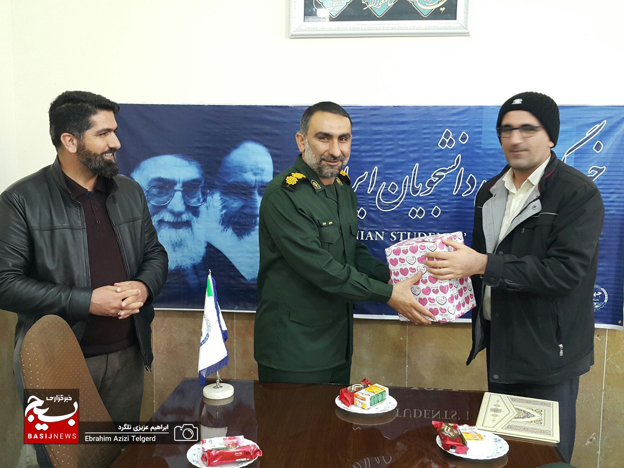 بازدید معاون روابط عمومی سپاه فتح از دفتر خبرگزاری های ایرنا و ایسنا +( تصاویر ) بازدید معاون روابط عمومی سپاه فتح از دفتر خبرگزاری های ایرنا و ایسنا +( تصاویر )