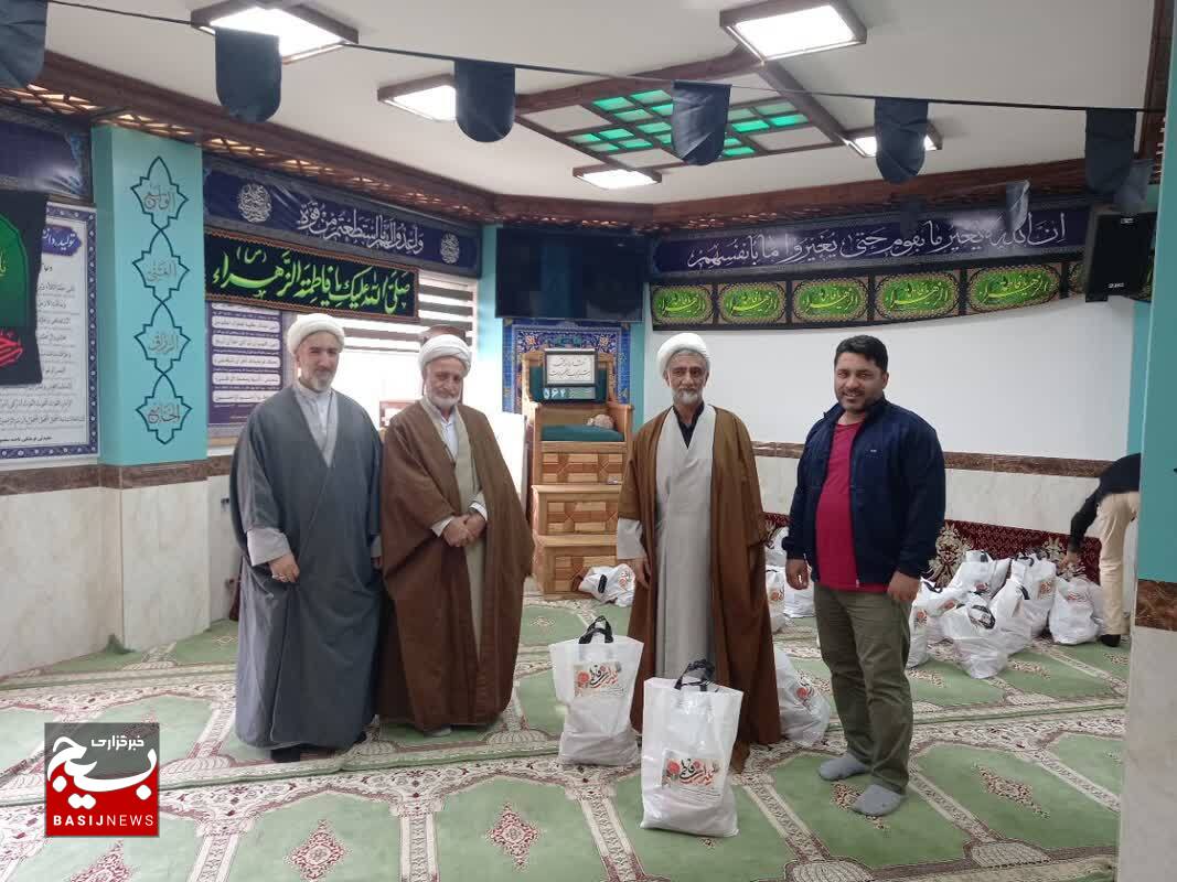 بیش از یک هزار ۲۰۰ بسته ویژه شب یلدا بین نیازمندان توزیع شد بیش از یک هزار ۲۰۰ بسته ویژه شب یلدا بین نیازمندان توزیع شد