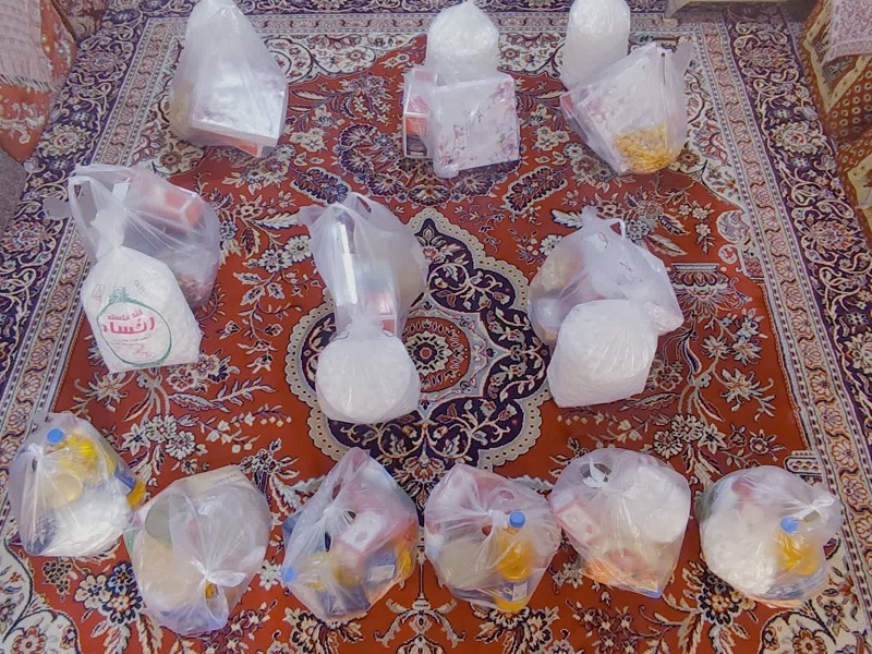 توزیع ۱۲ بسته معیشتی بین نیازمندان روستای جزستان در شب یلدا توزیع ۱۲ بسته معیشتی بین نیازمندان روستای جزستان در شب یلدا