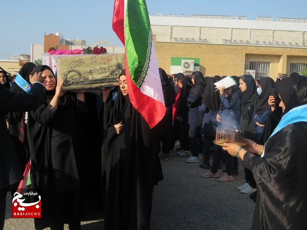 تشییع پیکر شهید گمنام در دبیرستان دخترانه زینبیه شهر دلوار تشییع پیکر شهید گمنام در دبیرستان دخترانه زینبیه شهر دلوار