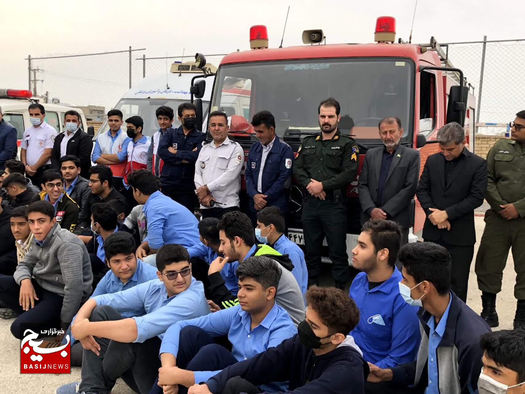 مانور ایمنی مقابل زلزله در آبدان برگزار شد مانور ایمنی مقابل زلزله در آبدان برگزار شد