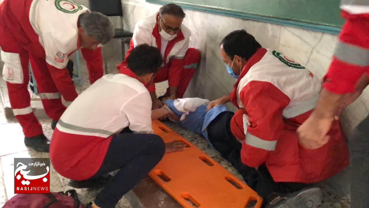 مانور ایمنی مقابل زلزله در آبدان برگزار شد مانور ایمنی مقابل زلزله در آبدان برگزار شد