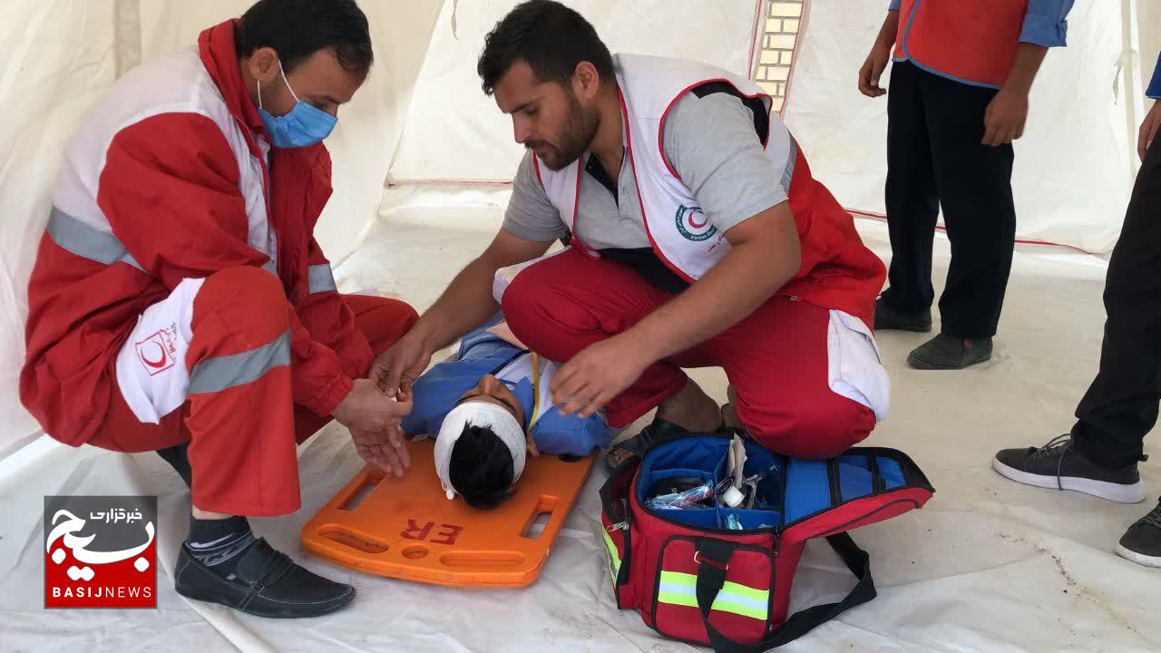 مانور ایمنی مقابل زلزله در آبدان برگزار شد مانور ایمنی مقابل زلزله در آبدان برگزار شد