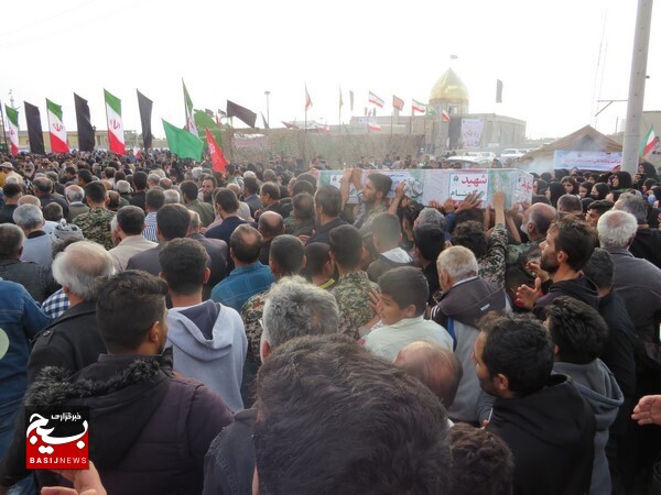 تشییع با شکوه شهید گمنام در بندر عامری تشییع با شکوه شهید گمنام در بندر عامری