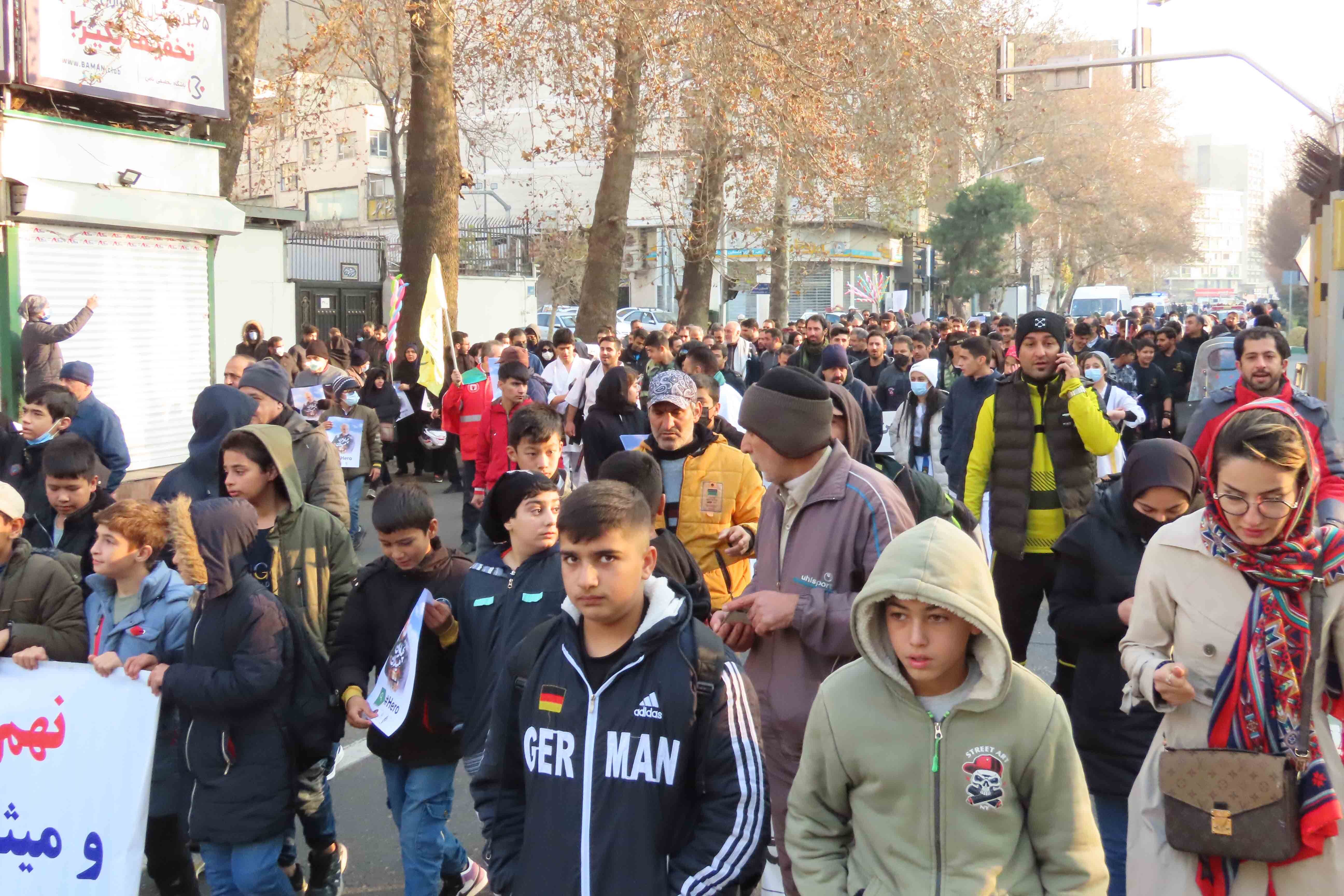 همایش راه پیمایی خانوادگی به مناسبت روز 9 دی و در آستانه شهادت حاج قاسم سلیمانی/ گزارش تصویری