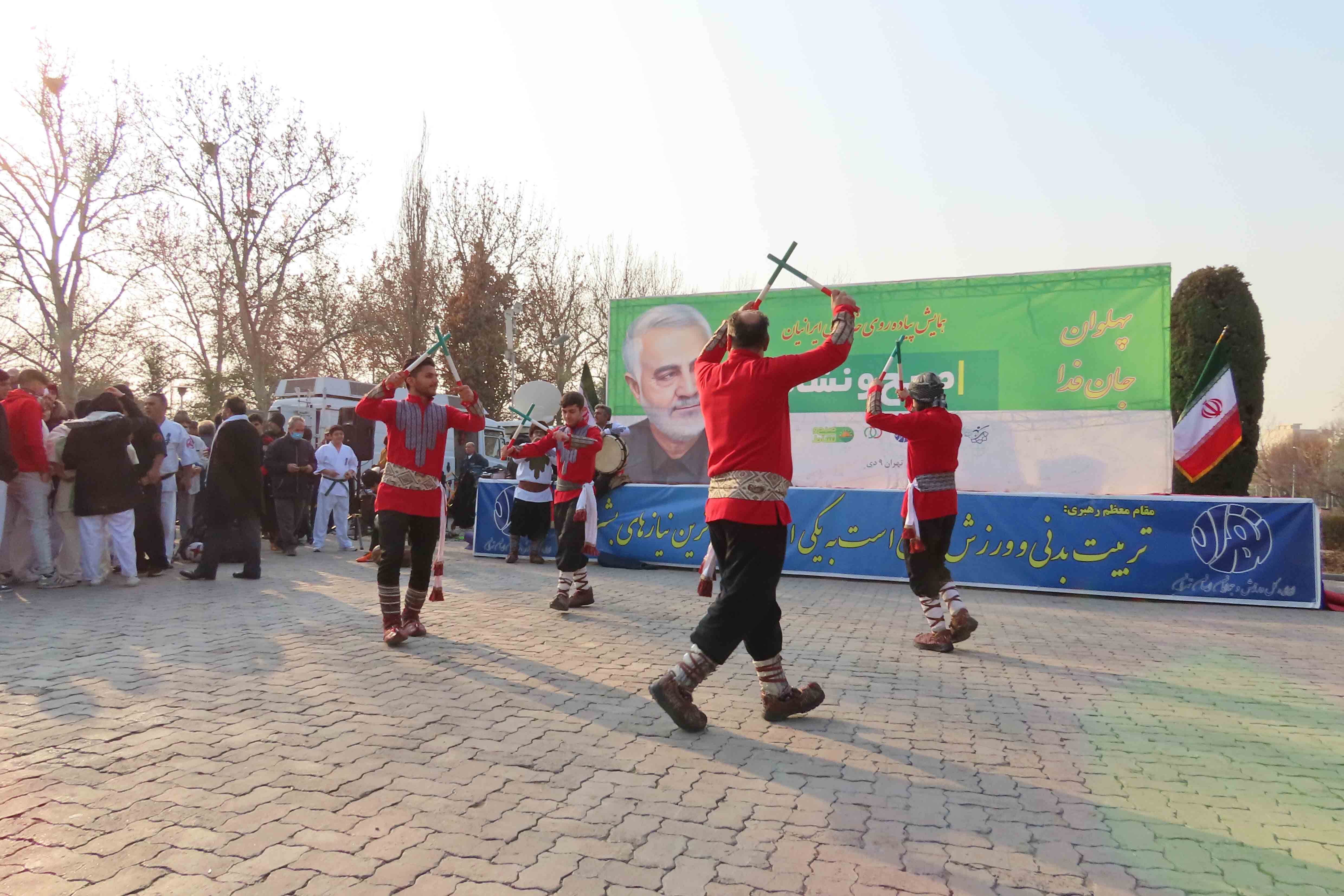 همایش راه پیمایی خانوادگی به مناسبت روز 9 دی و در آستانه شهادت حاج قاسم سلیمانی/ گزارش تصویری