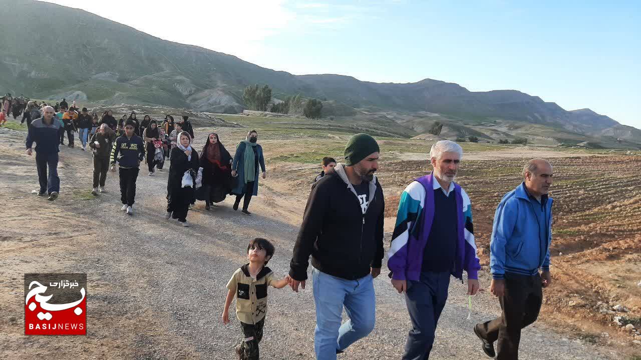 همایش بزرگ پیاده روی خانواده به مناسبت گرامیداشت سومین سالگرد شهادت سردار دلها حاج قاسم سلیمانی در دهدشت برگزار شد. همایش بزرگ پیاده روی خانواده به مناسبت گرامیداشت سومین سالگرد شهادت سردار دلها حاج قاسم سلیمانی در دهدشت برگزار شد.