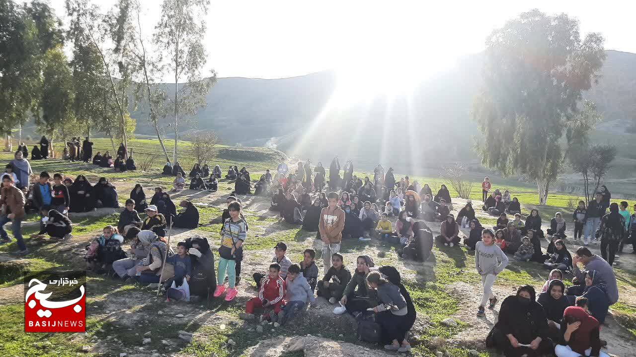 همایش بزرگ پیاده روی خانواده به مناسبت گرامیداشت سومین سالگرد شهادت سردار دلها حاج قاسم سلیمانی در دهدشت برگزار شد. همایش بزرگ پیاده روی خانواده به مناسبت گرامیداشت سومین سالگرد شهادت سردار دلها حاج قاسم سلیمانی در دهدشت برگزار شد.