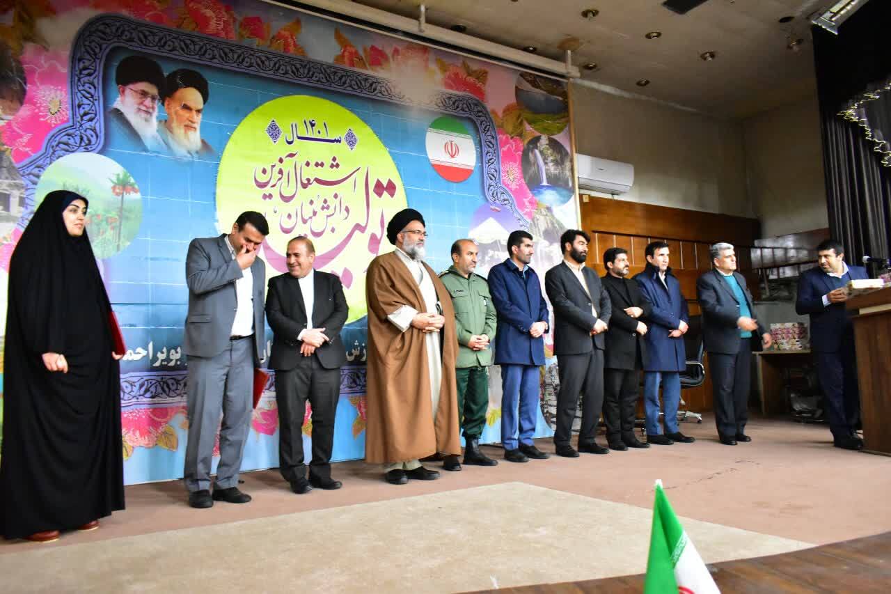 دهه فجر پایان سلطه بیگانگان و آغاز خودباوری ملت و اتکاء به قدرت الهی و مردم بود/ تجلیل از پدران شهدا در آموزش وپرورش کهگیلویه وبویراحمد