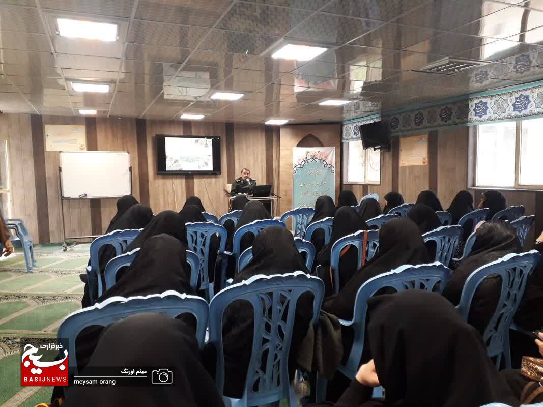 دوره توانمندسازی خواهران بسیجی در ناحیه مقاومت بسیج کمیل