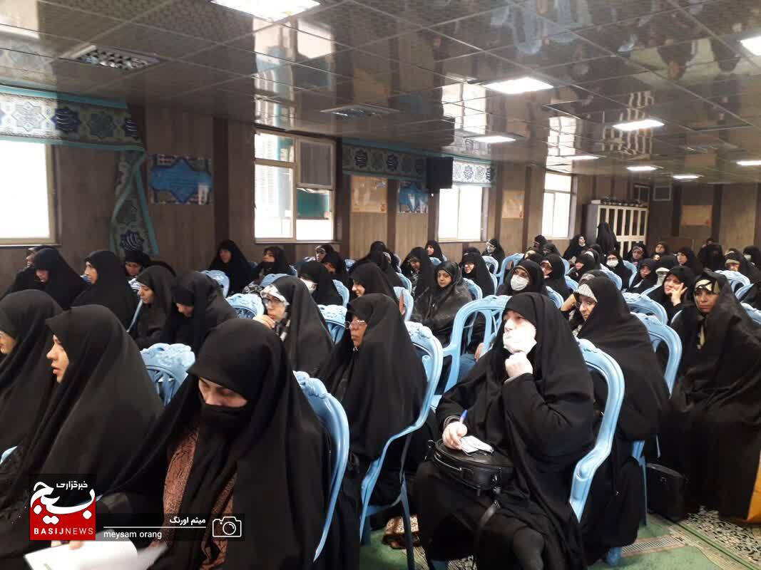 دوره توانمندسازی خواهران بسیجی در ناحیه مقاومت بسیج کمیل