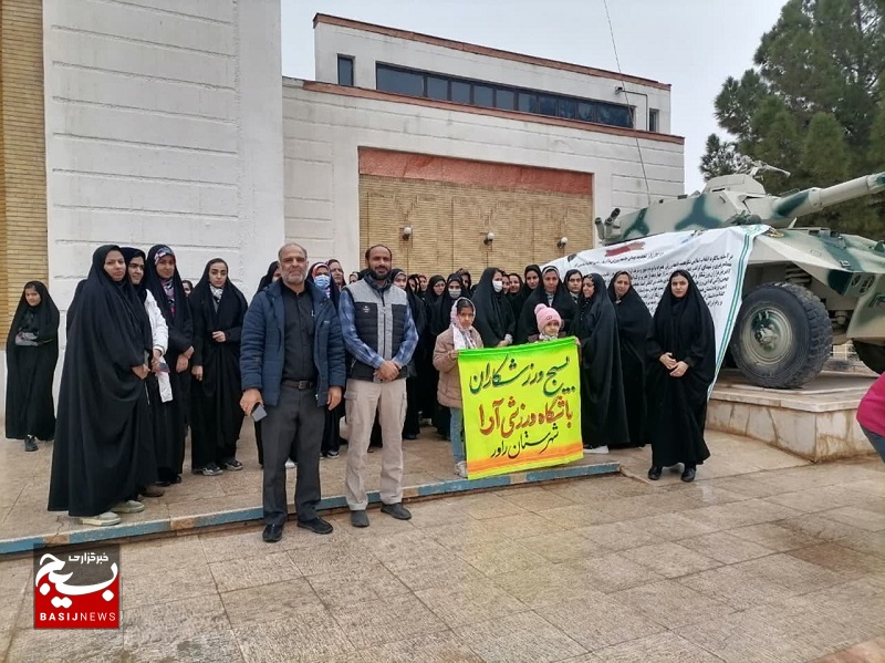 بازدید از موزه دفاع مقدس به مناسبت دهه مبارک فجر بازدید از موزه دفاع مقدس به مناسبت دهه مبارک فجر