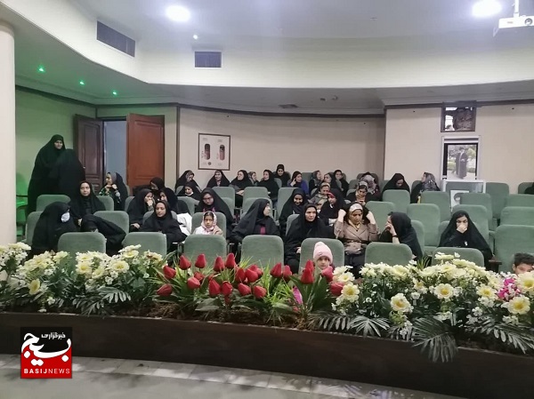 بازدید از موزه دفاع مقدس به مناسبت دهه مبارک فجر بازدید از موزه دفاع مقدس به مناسبت دهه مبارک فجر