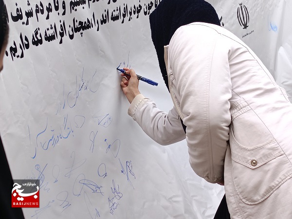 بازدید از موزه دفاع مقدس به مناسبت دهه مبارک فجر بازدید از موزه دفاع مقدس به مناسبت دهه مبارک فجر