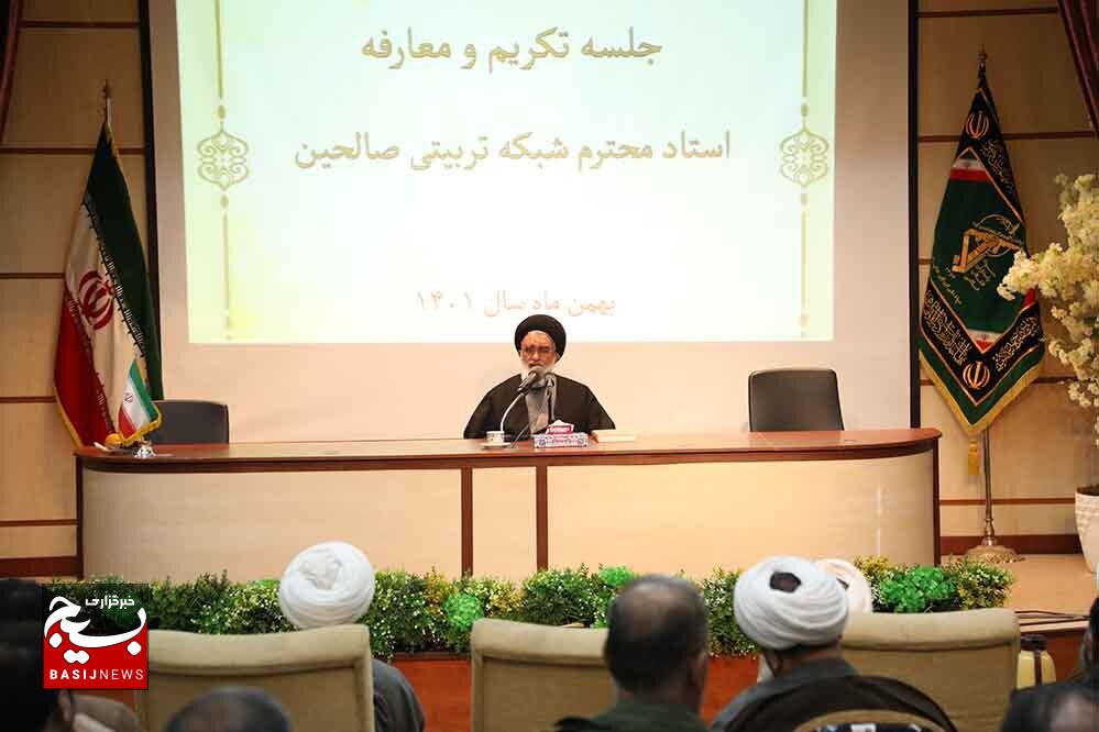 استاد شبکه تربیتی صالحین قم معارفه شد استاد شبکه تربیتی صالحین قم معارفه شد