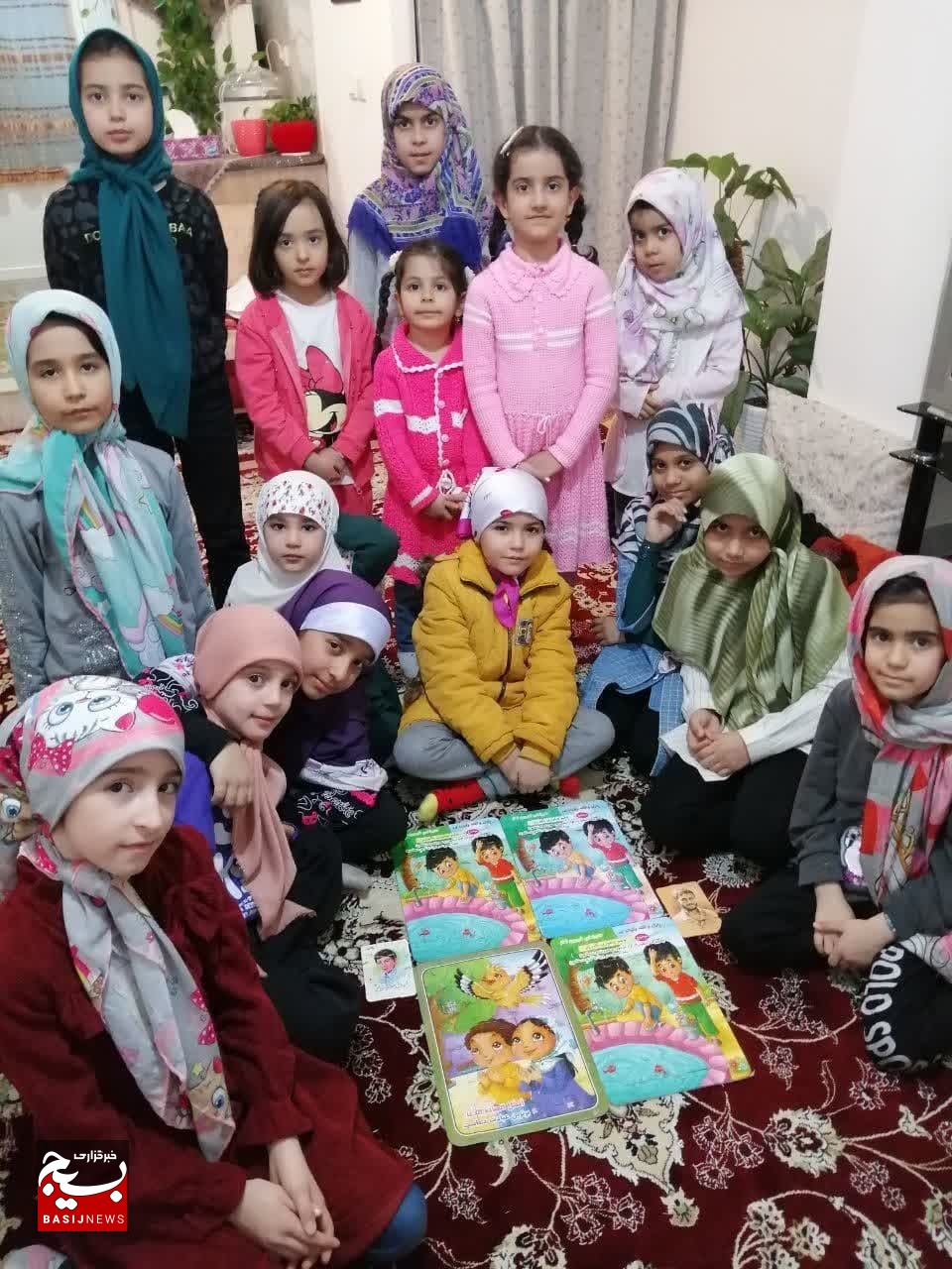 مسابقه رنگ آمیزی کودکانه ویژه ولادت امام علی(ع) برگزار شد مسابقه رنگ آمیزی کودکانه ویژه ولادت امام علی(ع) برگزار شد